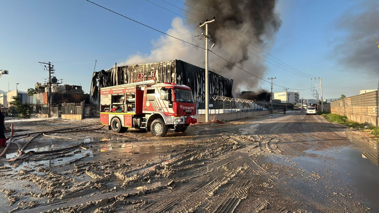 Kocaeli’de Lojistik Deposu Alevlere Teslim - Sayfa 3