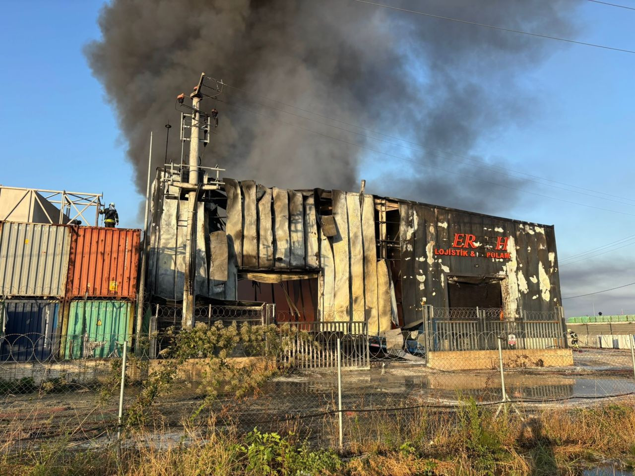 Kocaeli’de Lojistik Deposu Alevlere Teslim - Sayfa 1