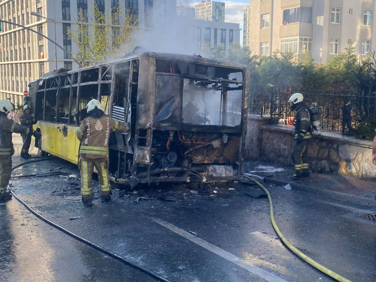 Ümraniye’de İETT Otobüsü Alev Aldı - Sayfa 2