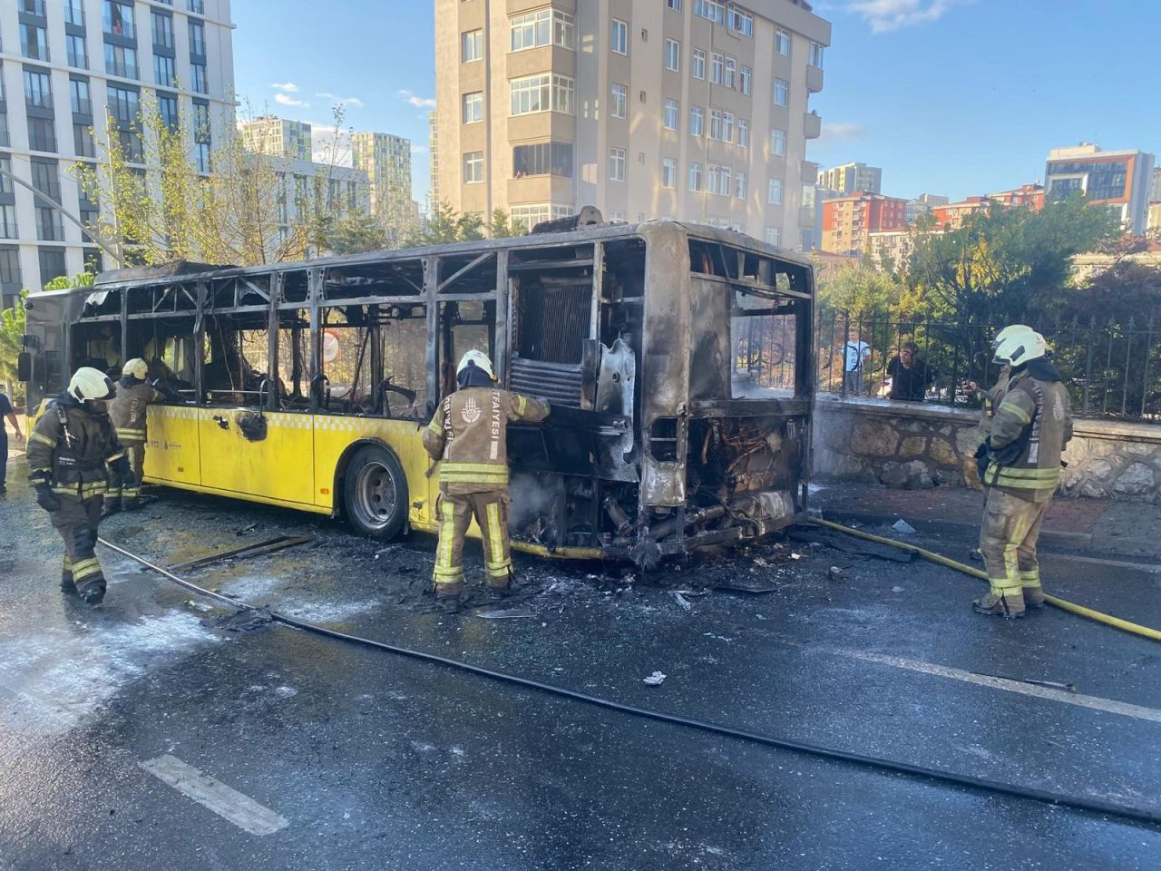 Ümraniye’de İETT Otobüsü Alev Aldı - Sayfa 4
