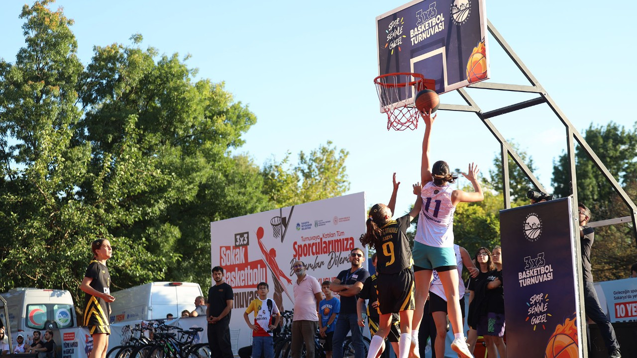 Sokakta Basketbol Şöleni: Tribünler Doldu, Heyecan Zirve Yaptı