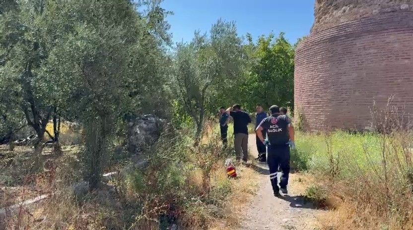 İznik’te Tarihi Surların Dibinde Erkek Cesedi Bulundu - Sayfa 1