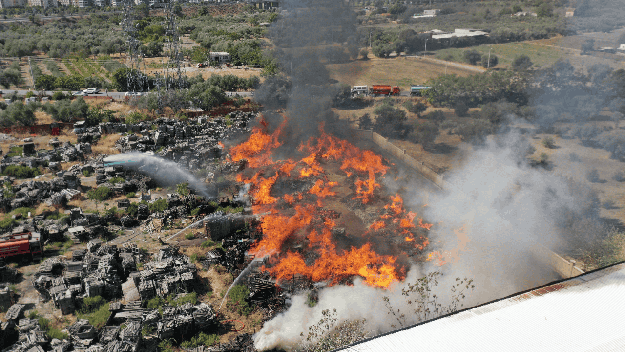 Manisa'da Palet Fabrikası Alev Alev! Yangın Havadan Görüntülendi - Sayfa 3
