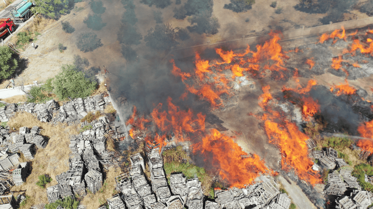 Manisa'da Palet Fabrikası Alev Alev! Yangın Havadan Görüntülendi - Sayfa 4
