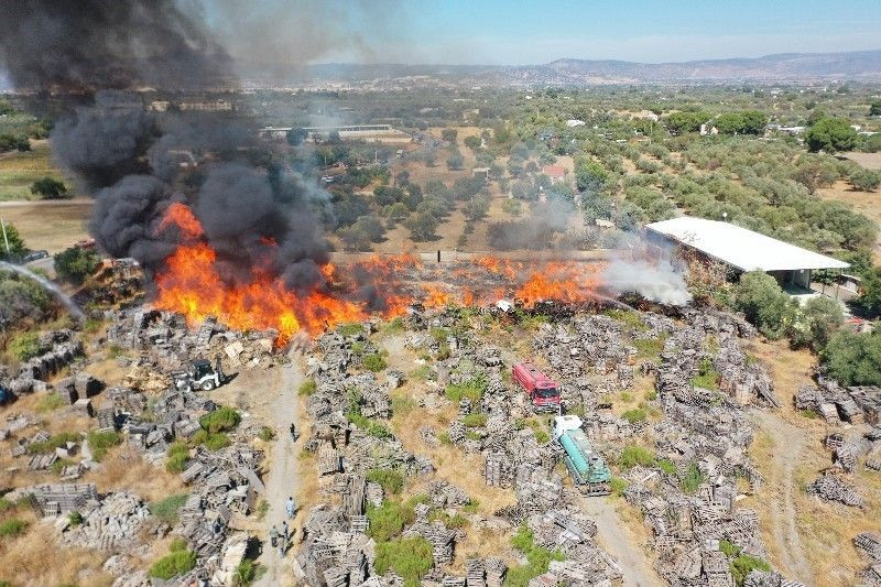 Manisa'da Palet Fabrikası Alev Alev! Yangın Havadan Görüntülendi - Sayfa 2
