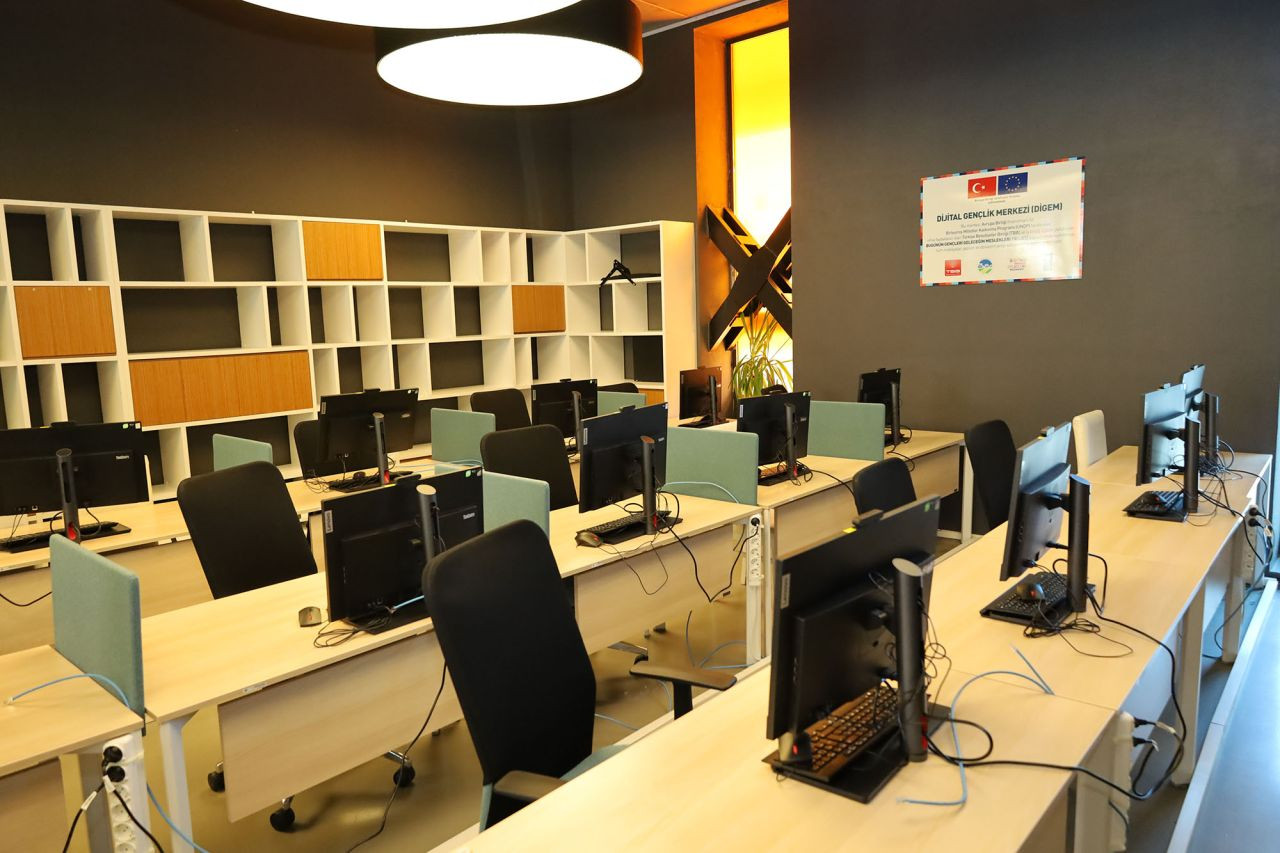 Dijital Gençlik Merkezi Kapılarını Açtı, Kayıtlar Başladı - Sayfa 1