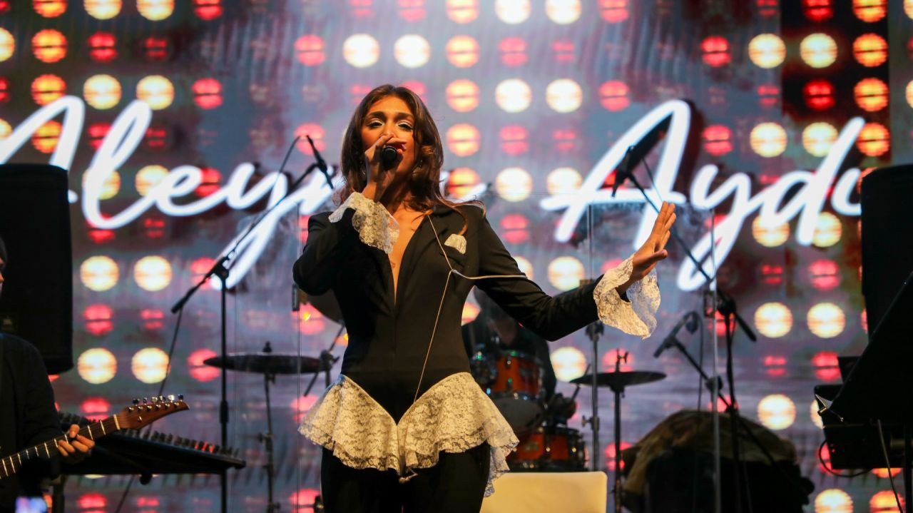 Ferizli’de Cengiz Kurtoğlu Rüzgârı: On Binlerce Kişi Tek Yürek Oldu - Sayfa 1