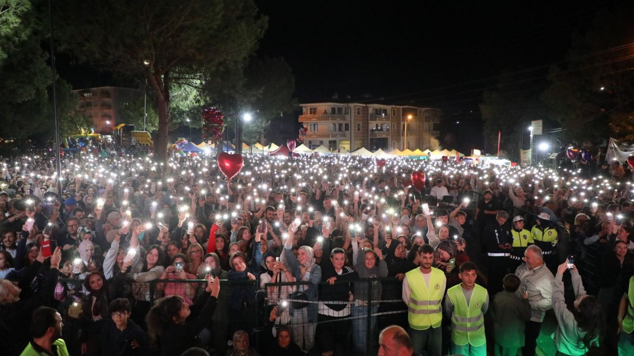 Ferizli’de Cengiz Kurtoğlu Rüzgârı: On Binlerce Kişi Tek Yürek Oldu - Sayfa 3