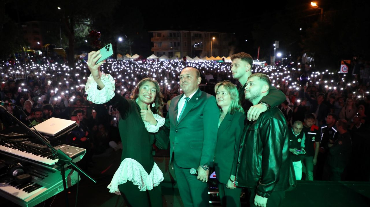 Ferizli’de Cengiz Kurtoğlu Rüzgârı: On Binlerce Kişi Tek Yürek Oldu - Sayfa 5