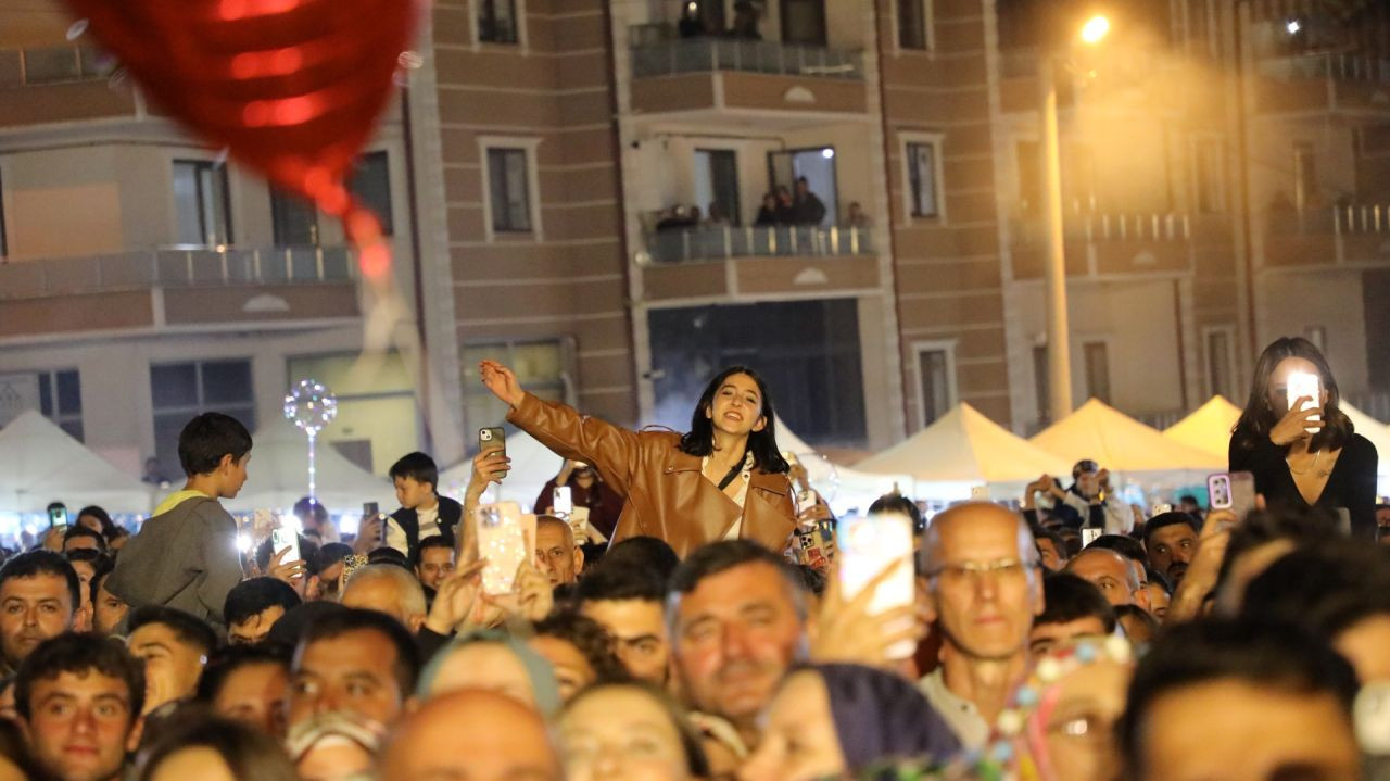 Ferizli’de Cengiz Kurtoğlu Rüzgârı: On Binlerce Kişi Tek Yürek Oldu - Sayfa 7