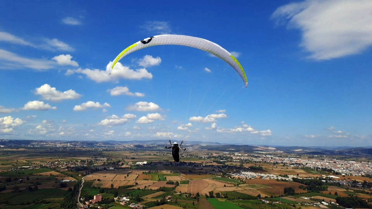 Serdivan’dan Gökyüzüne: Yamaç Paraşütü Tutkusu Zirveye Ulaşıyor! - Sayfa 2