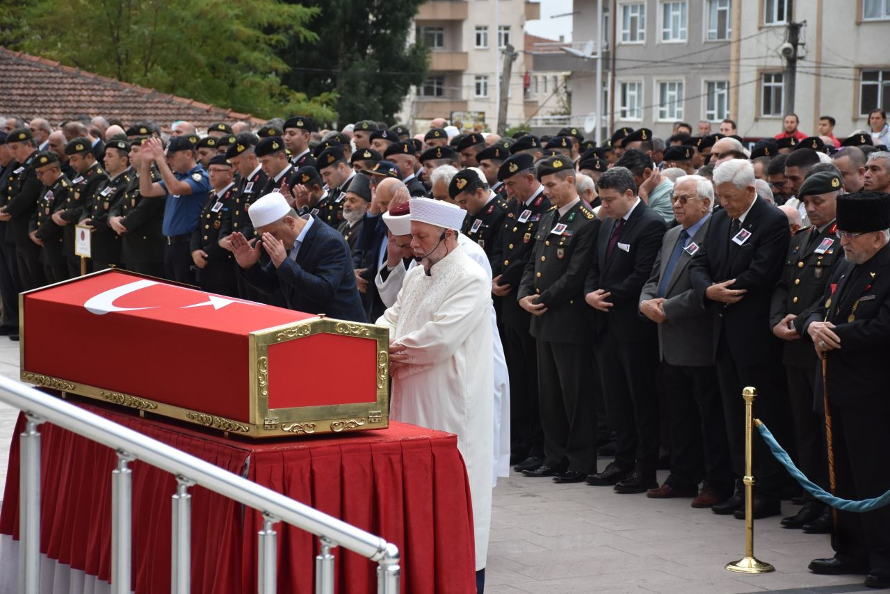 Eski Jandarma Genel Komutanı Rasim Betir Son Yolculuğuna Uğurlandı - Sayfa 1