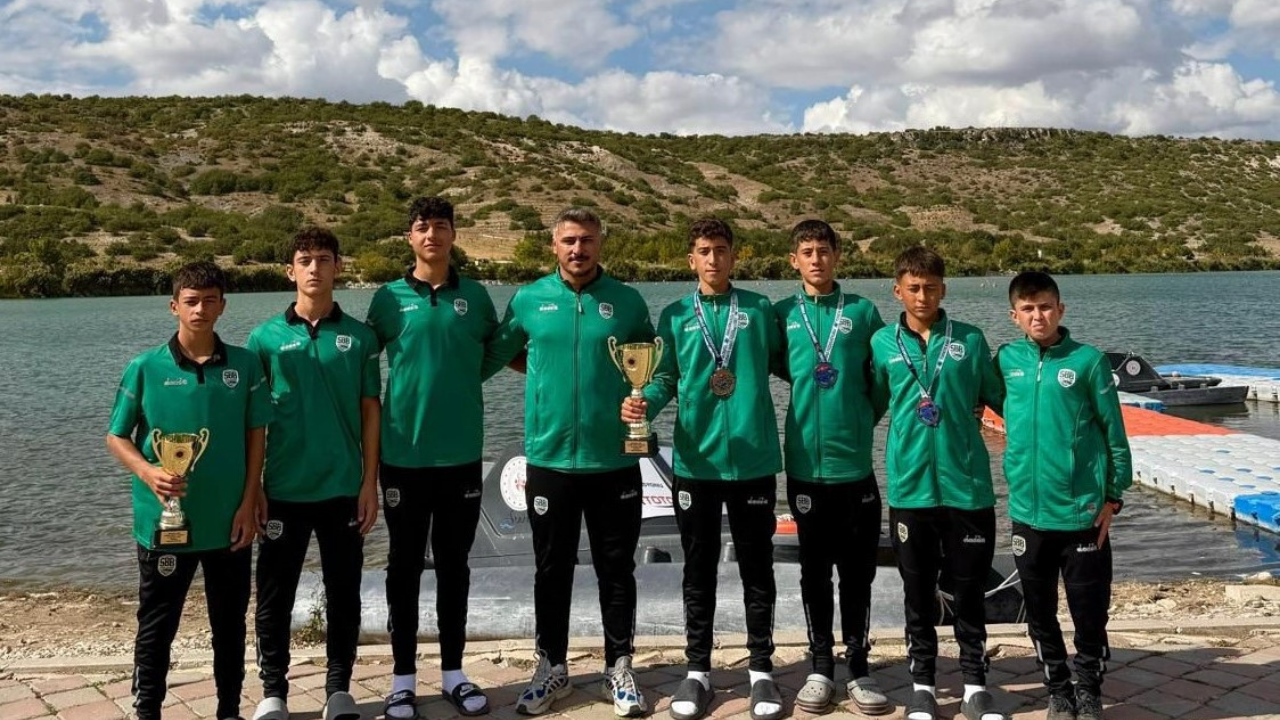 Büyükşehir Sporcuları Eskişehir’de İkincilik Kupasını Kaldırdı