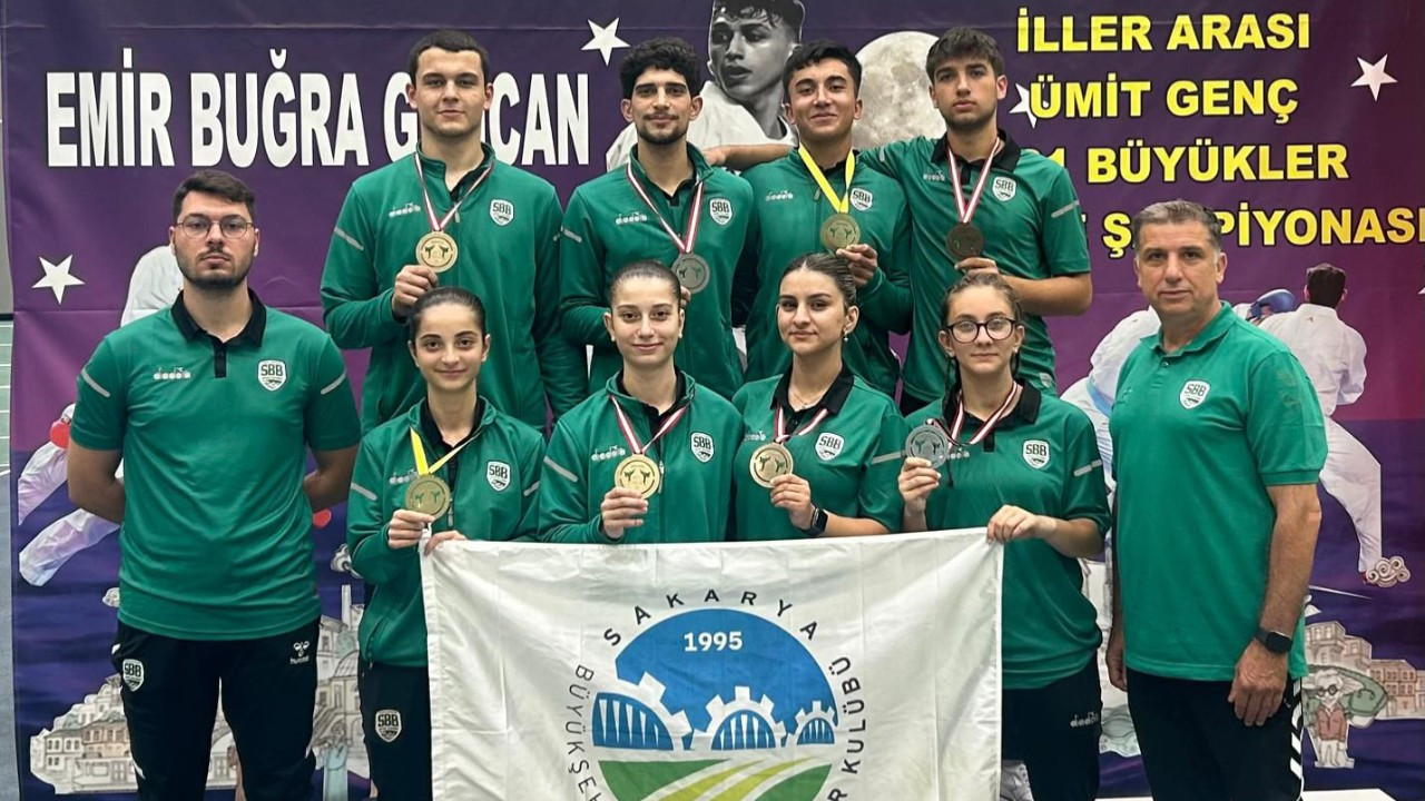 Sakaryalı Karateciler Bursa’dan Madalyalarla Döndü