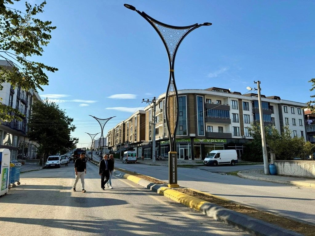 Hendek’te Yıldırım Beyazıt Caddesi Işıl Işıl Olacak - Sayfa 1