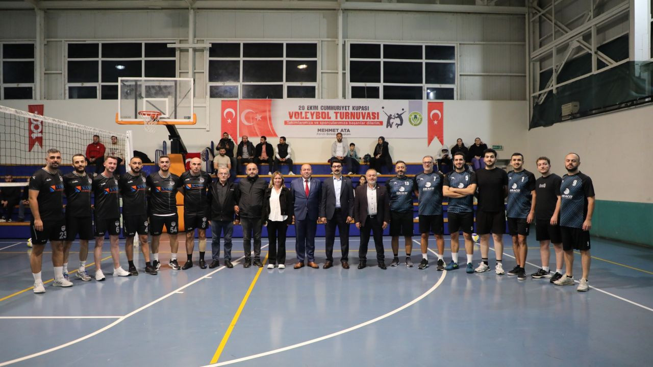 Ferizli’de 29 Ekim Cumhuriyet Kupası Voleybol Turnuvası Başladı - Sayfa 1