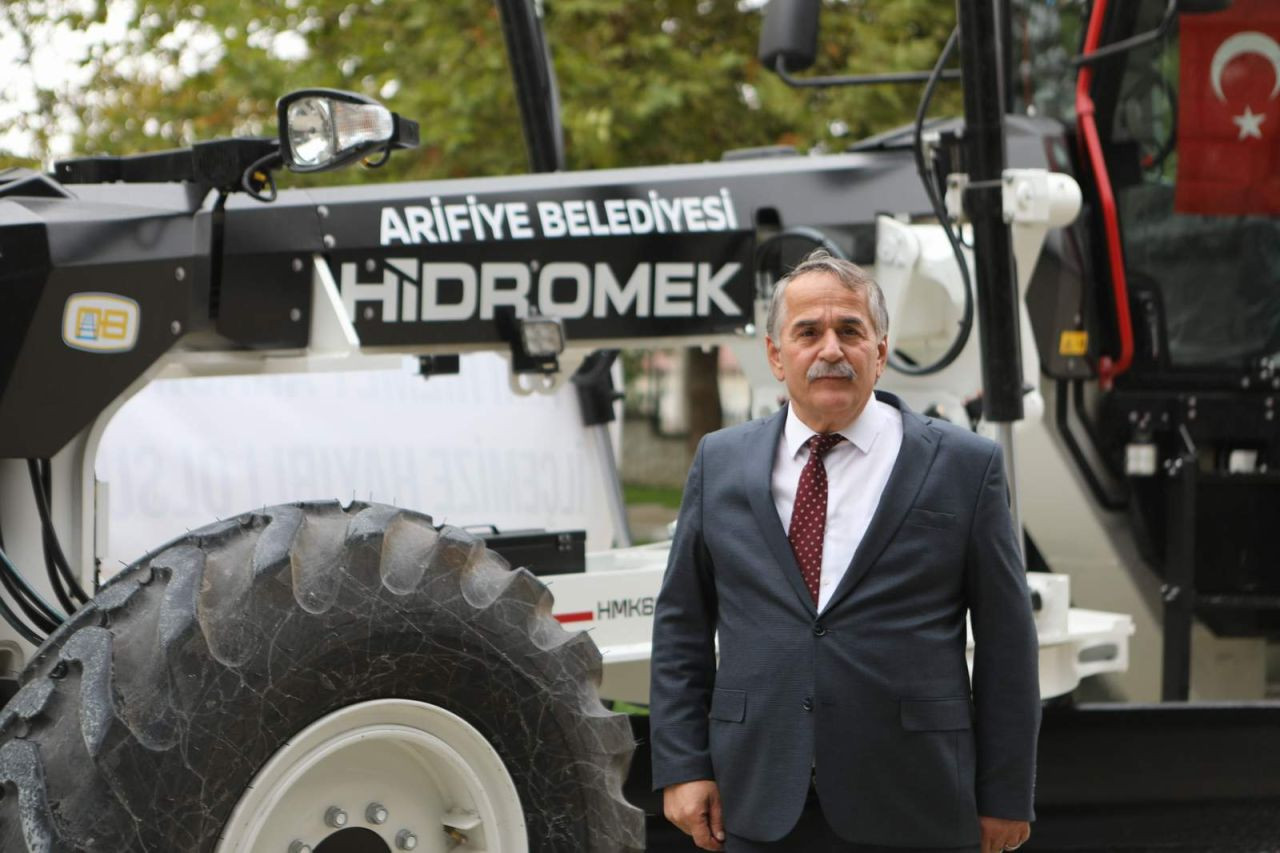 Arifiye Belediyesine Bakanlıktan Greyder Desteği - Sayfa 1