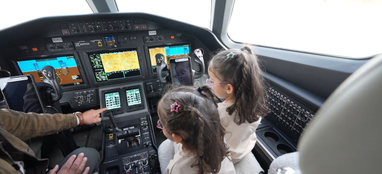 Bakan Uraloğlu'ndan Minik Havacılara Büyük Jest - Sayfa 1