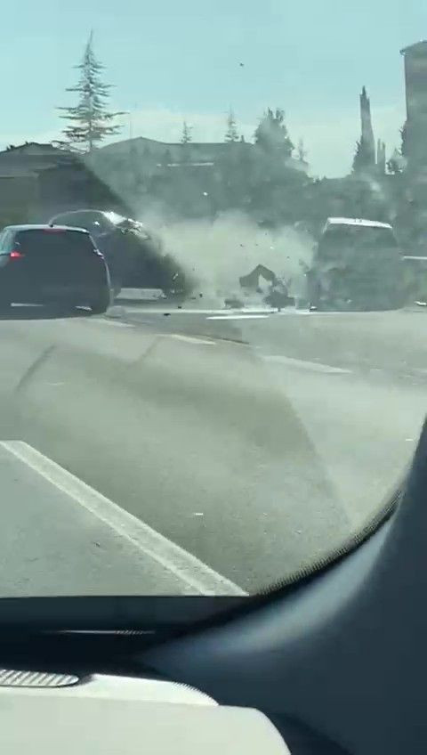 Bebekli Aileye Tehlikeli Sıkıştırma Sonrası Zincirleme Kaza - Sayfa 1