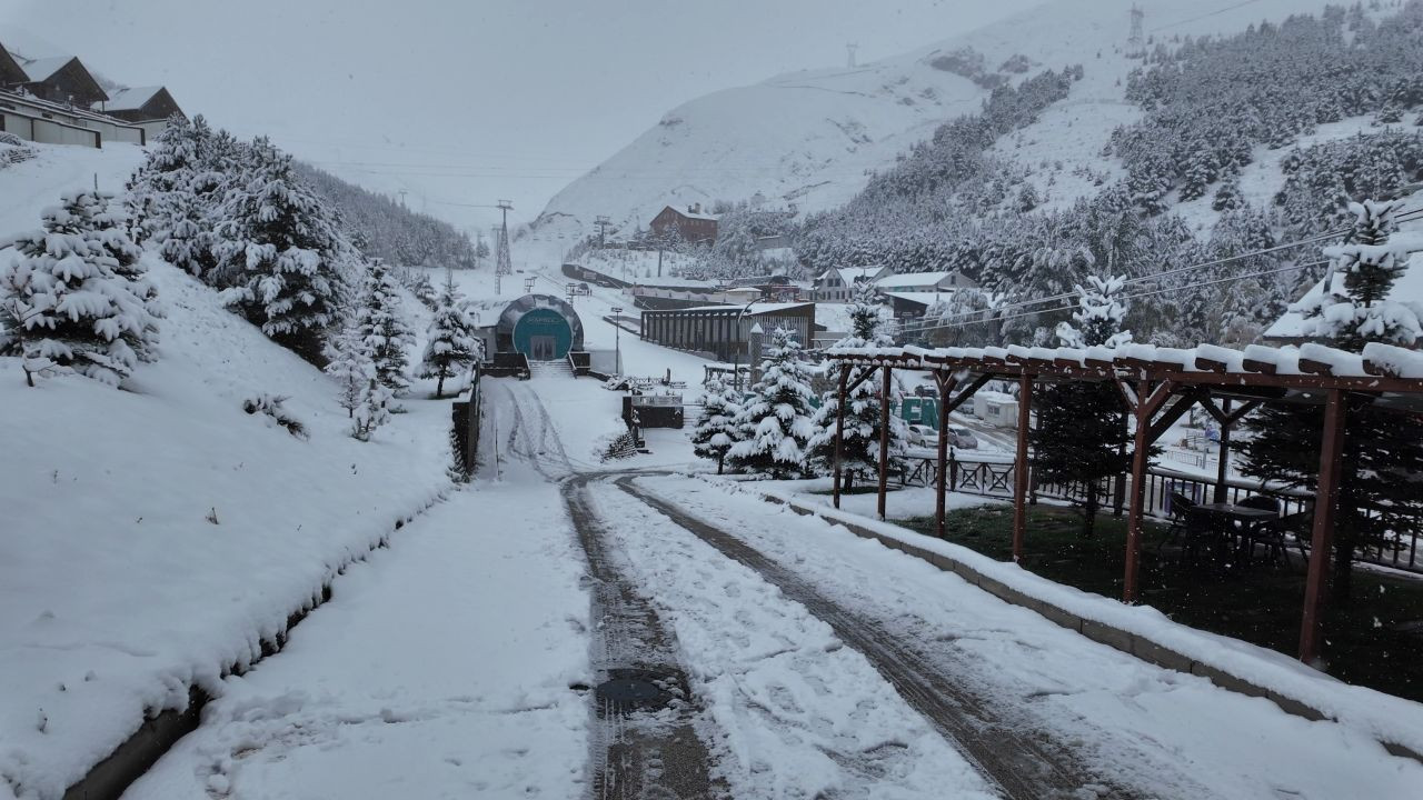 Palandöken'e Sürpriz Kar: Erzurum Beyaza Büründü - Sayfa 1