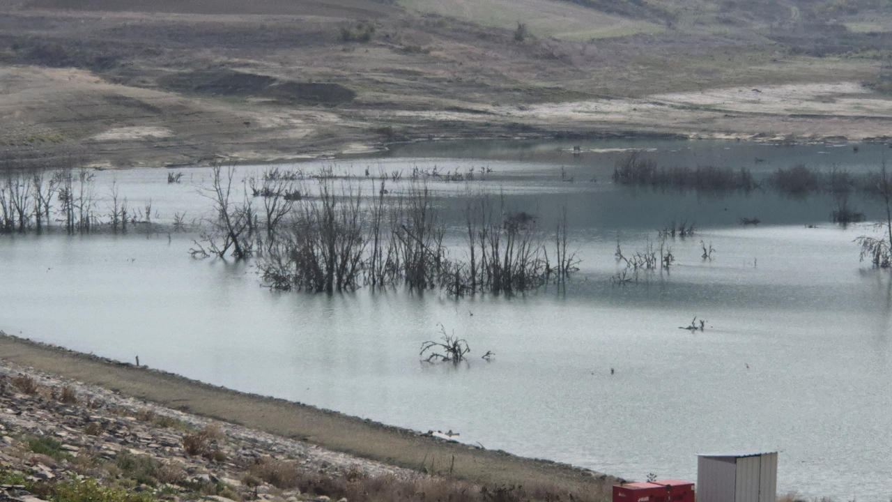 Naip Barajı’nda Su Seviyesi Ölü Hacme İndi, Kuraklık Alarm Veriyor - Sayfa 4