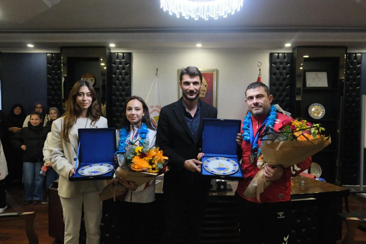 Sapanca, Dünya Şampiyonlarını Coşkuyla Karşıladı - Sayfa 1