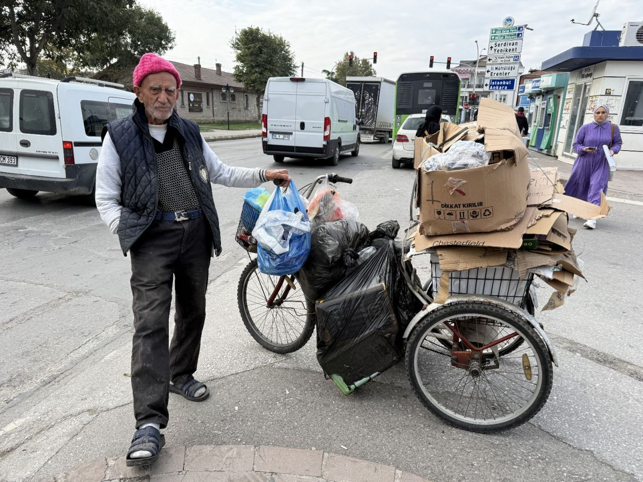 Çöpten Karton Toplayan Emeklinin Gerçek Durumu Ortaya Çıktı - Sayfa 1