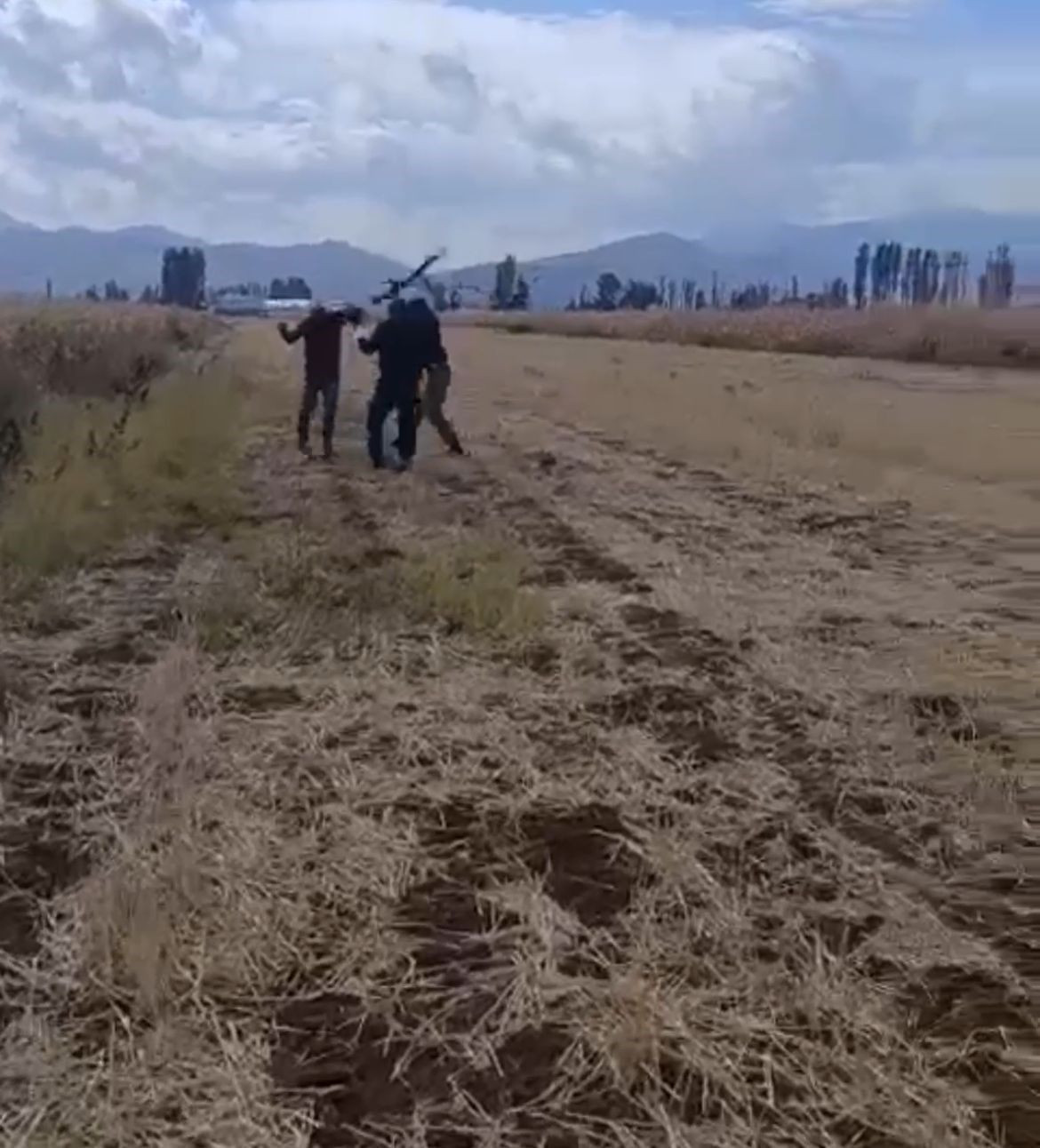 Kızının Gözü Önünde Komşuları Tarafından Darbedildi - Sayfa 1