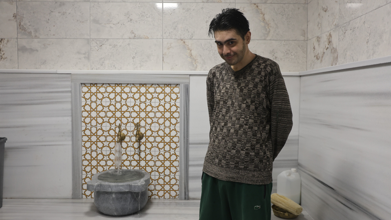 3 Yıldır Evden Çıkmayan Genç İlk Defa Dışarı Çıktı - Sayfa 1