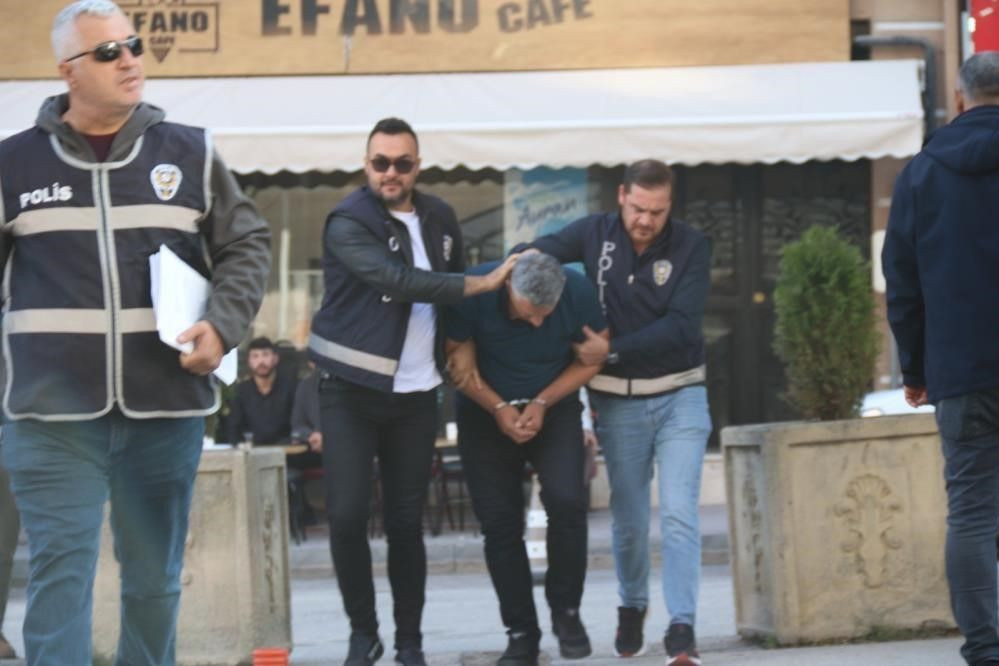 Markette Çocuğunu Tekmeleyen Baba Tutuklandı - Sayfa 1