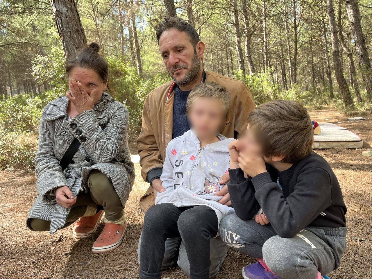 İzmir'de Evden Çıkarılan Aile Ormana Sığındı - Sayfa 1