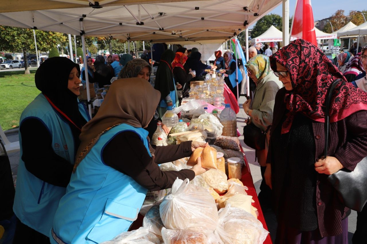 El Emeğiyle Gönül Birliği Sakarya, Filistin İçin Hayır Panayırı Kurdu - Sayfa 6