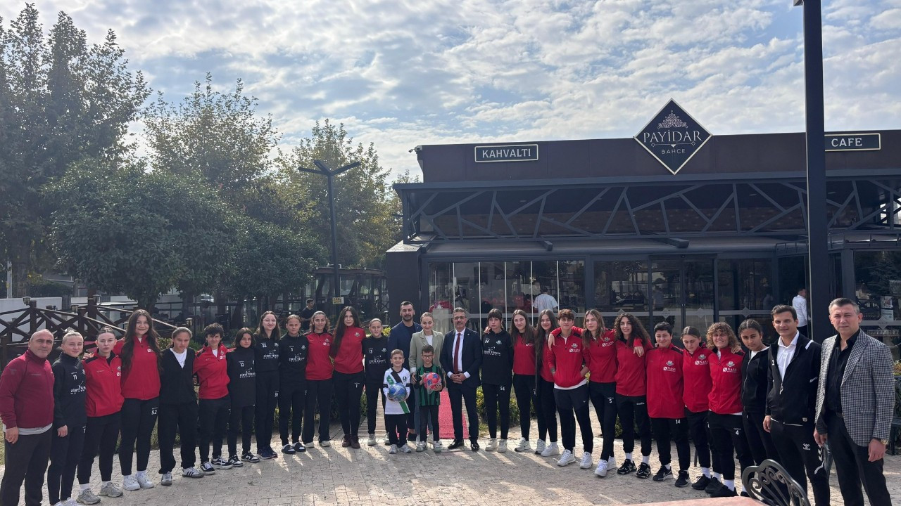 Başkan Dinç, Sakarya Kadın Futbol Kulübü İle Bir Araya Geldi