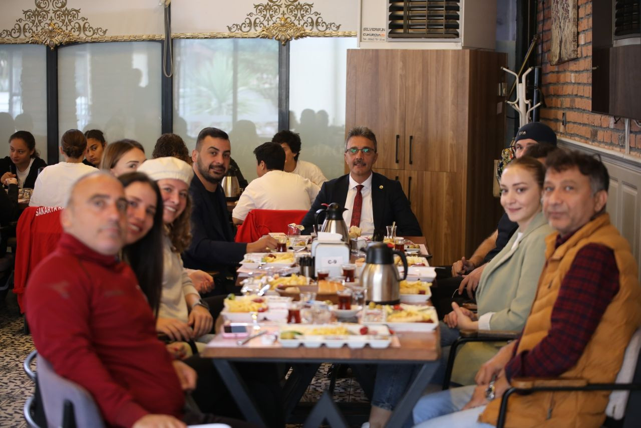 Başkan Dinç, Sakarya Kadın Futbol Kulübü İle Bir Araya Geldi - Sayfa 3