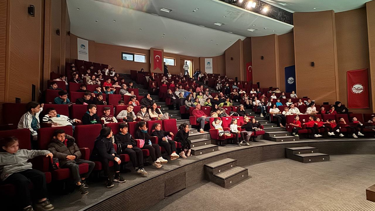 “Bir Zebra Müzikali” Minik Seyircilerle Buluştu