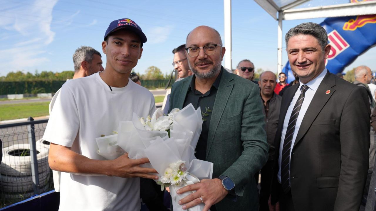 Dünya Şampiyonu Razgatlıoğlu’nu Çiçeklerle Karşıladılar - Sayfa 3