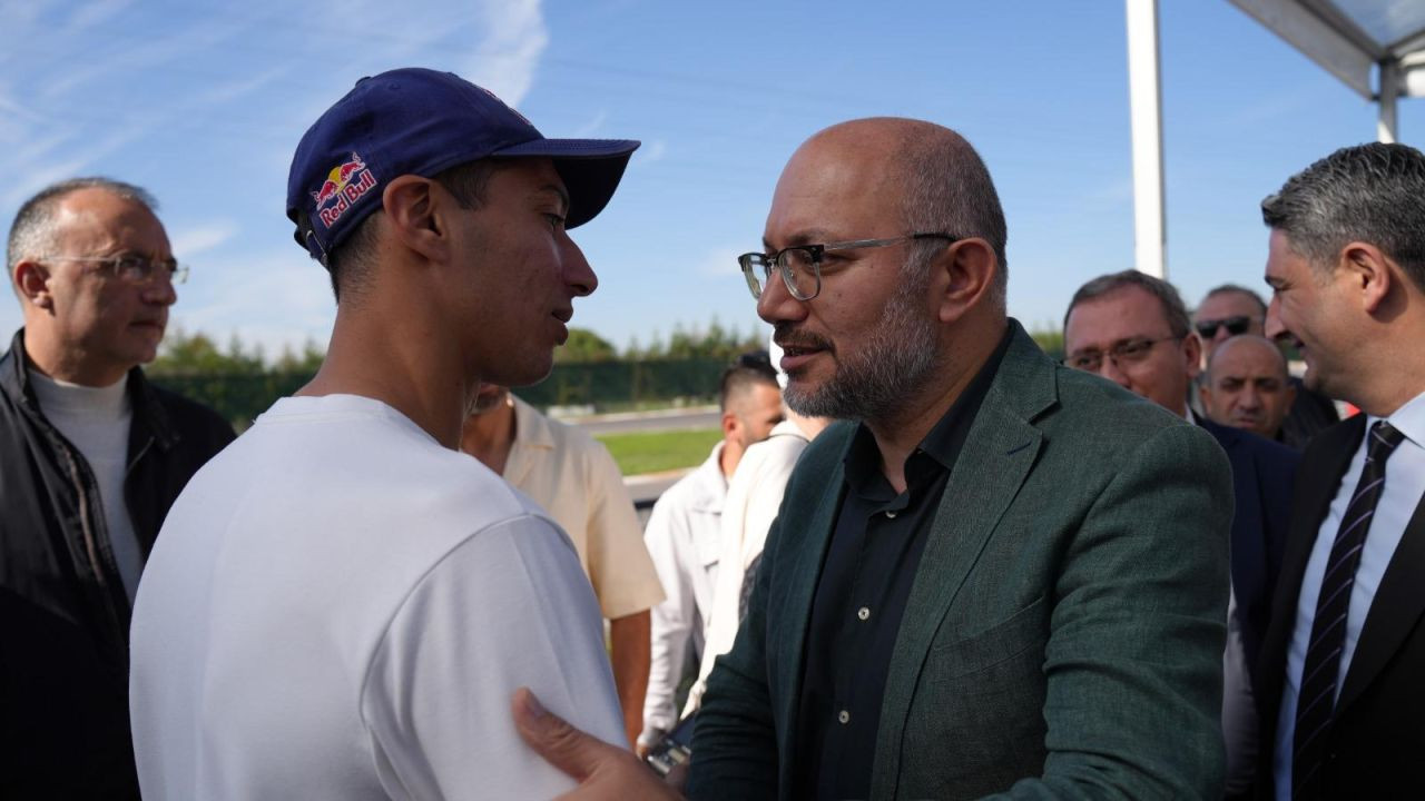 Dünya Şampiyonu Razgatlıoğlu’nu Çiçeklerle Karşıladılar - Sayfa 2