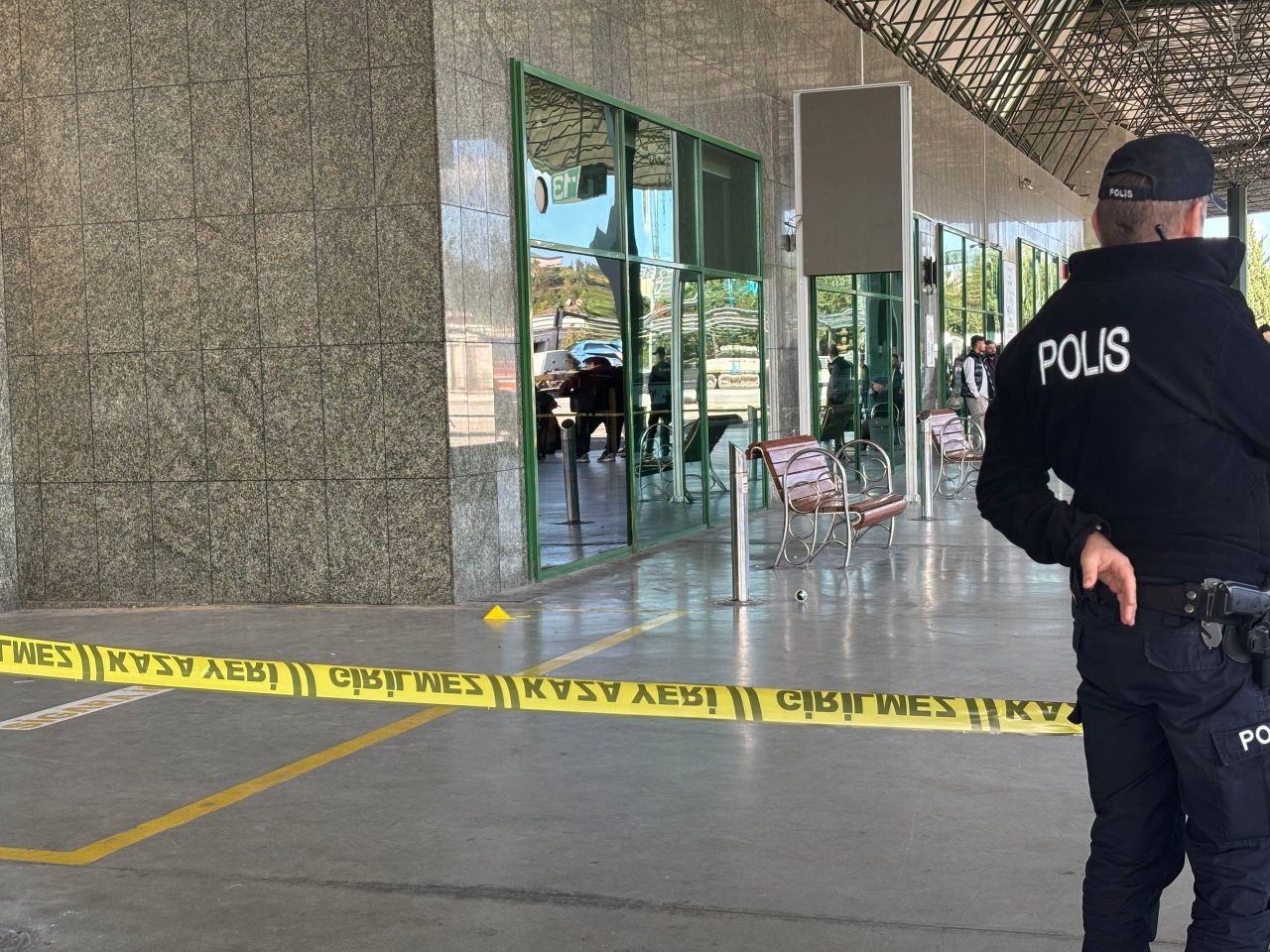 Uzman Çavuş Bacağından Vurularak Etkisiz Hale Getirildi - Sayfa 1