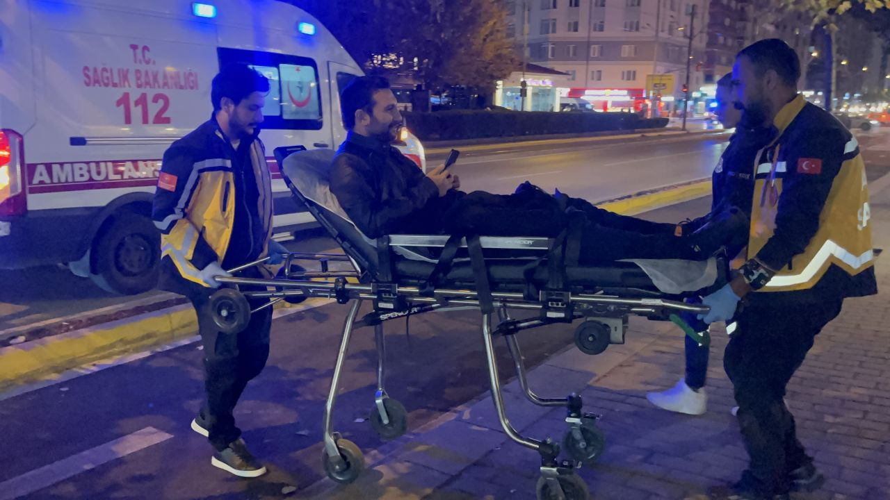 Eskişehir’de Kafede Bıçaklanan Şahıs Sedyede Telefonunu Bırakmadı - Sayfa 2