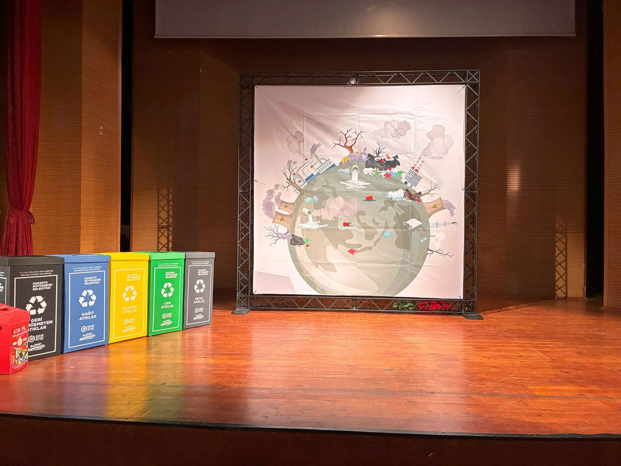 “Akça” Tiyatrosuyla Minikler Çevre Bilinci Kazandı - Sayfa 1