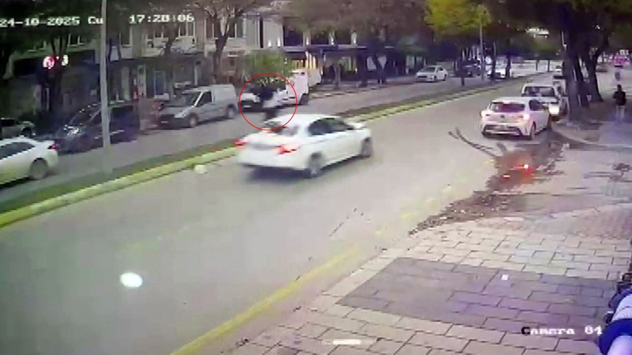 Otomobilin Çarptığı 71 Yaşındaki Kadın Metrelerce Savruldu - Sayfa 1