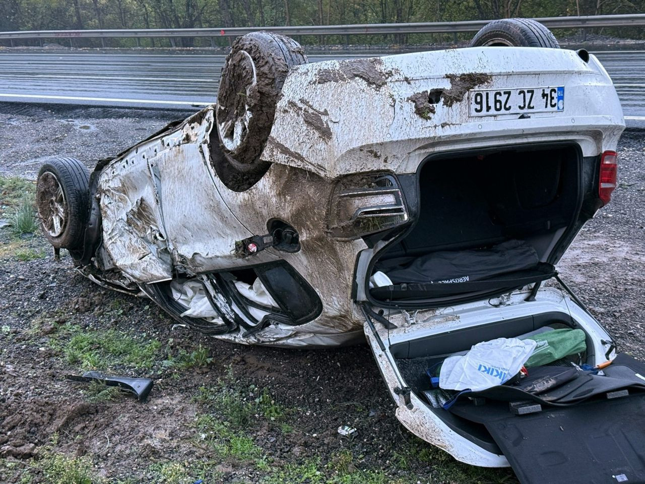 Sakarya Geçişinde Otomobil Takla Attı - Sayfa 1