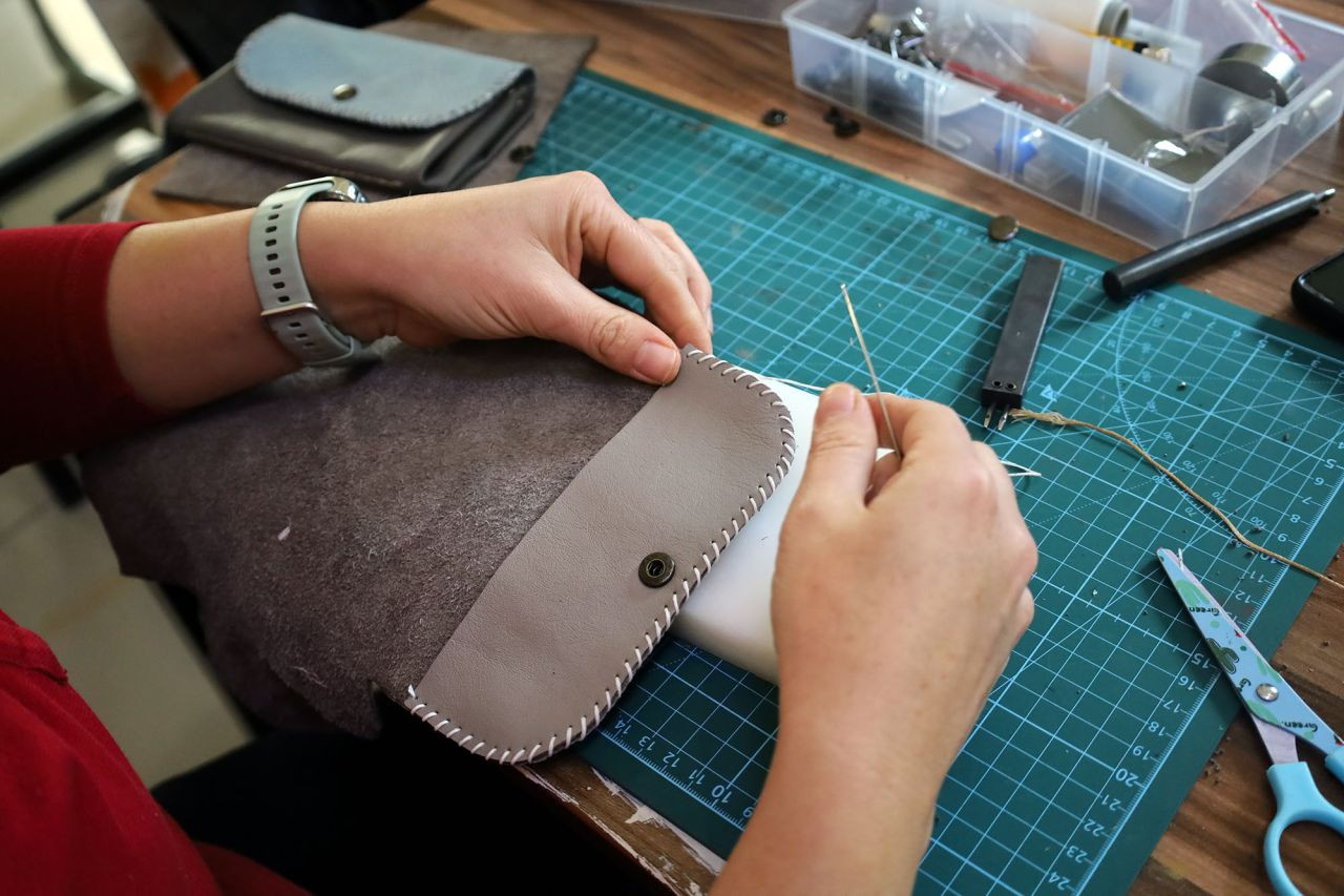 Camili SAMEK’te Bir İlk: Deri Aksesuarları Kursu Başladı - Sayfa 1