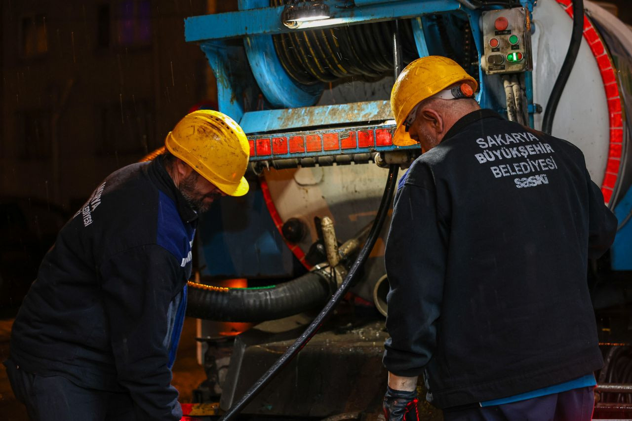 SASKİ, Kuvvetli Yağışa Karşı Tüm İmkanları İle Sabaha Kadar Sahadaydı - Sayfa 1