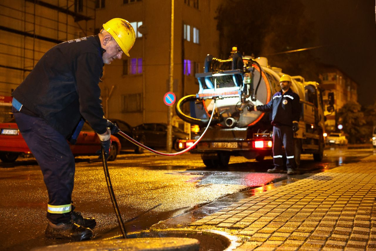 SASKİ, Kuvvetli Yağışa Karşı Tüm İmkanları İle Sabaha Kadar Sahadaydı - Sayfa 3