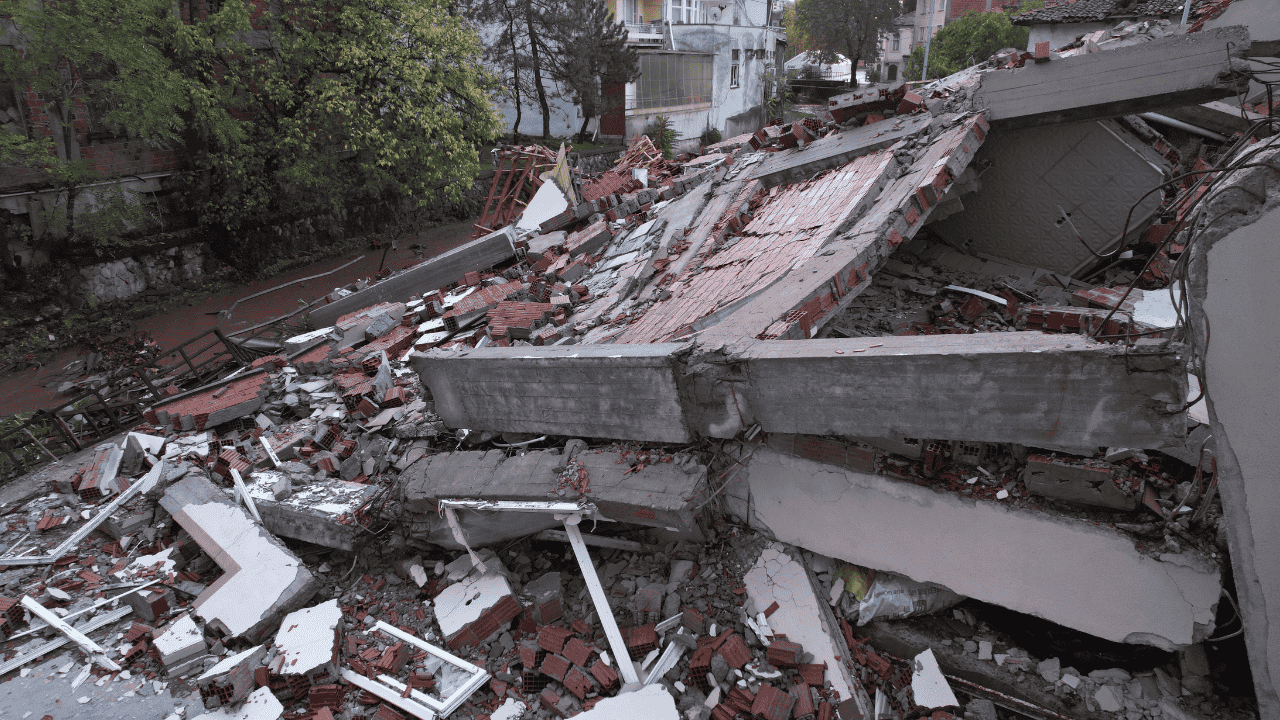 Sındırgı'da Depremin Yıkımı Gün Ağarınca Ortaya Çıktı - Sayfa 2