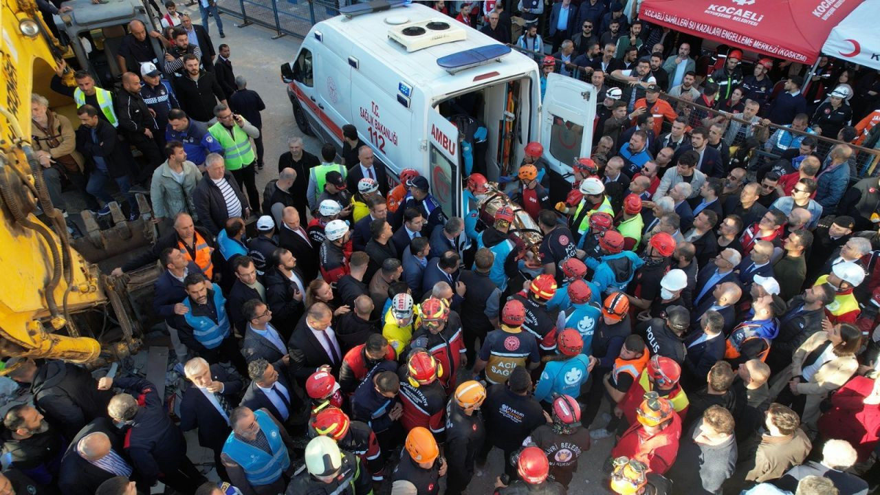 Bakan Yardımcısı Aktaş Dilara'yı Sağ Olarak Çıkardık - Sayfa 1