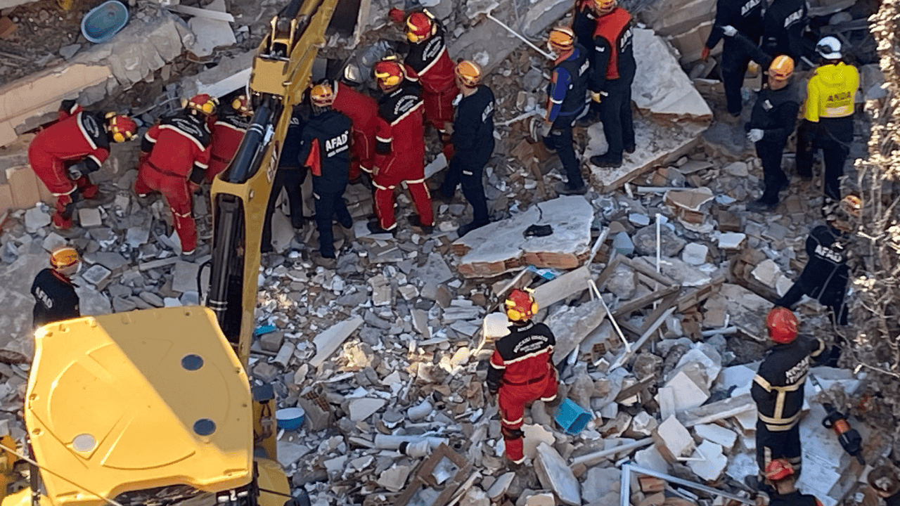 Gebze'de Çöken Binadaki Aile Fertlerinin Kimlikleri Belli Oldu - Sayfa 3