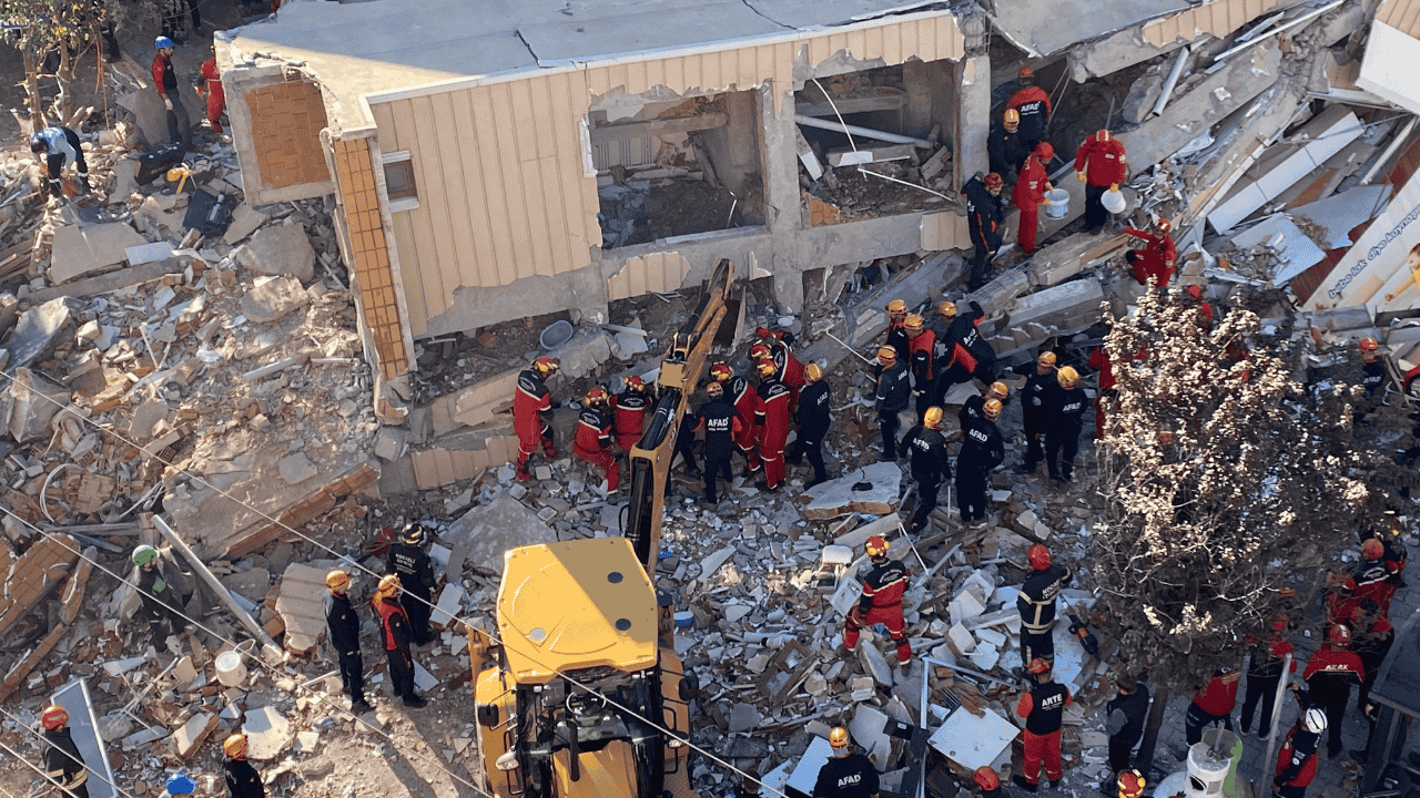 Gebze'de Çöken Binadaki Aile Fertlerinin Kimlikleri Belli Oldu - Sayfa 4