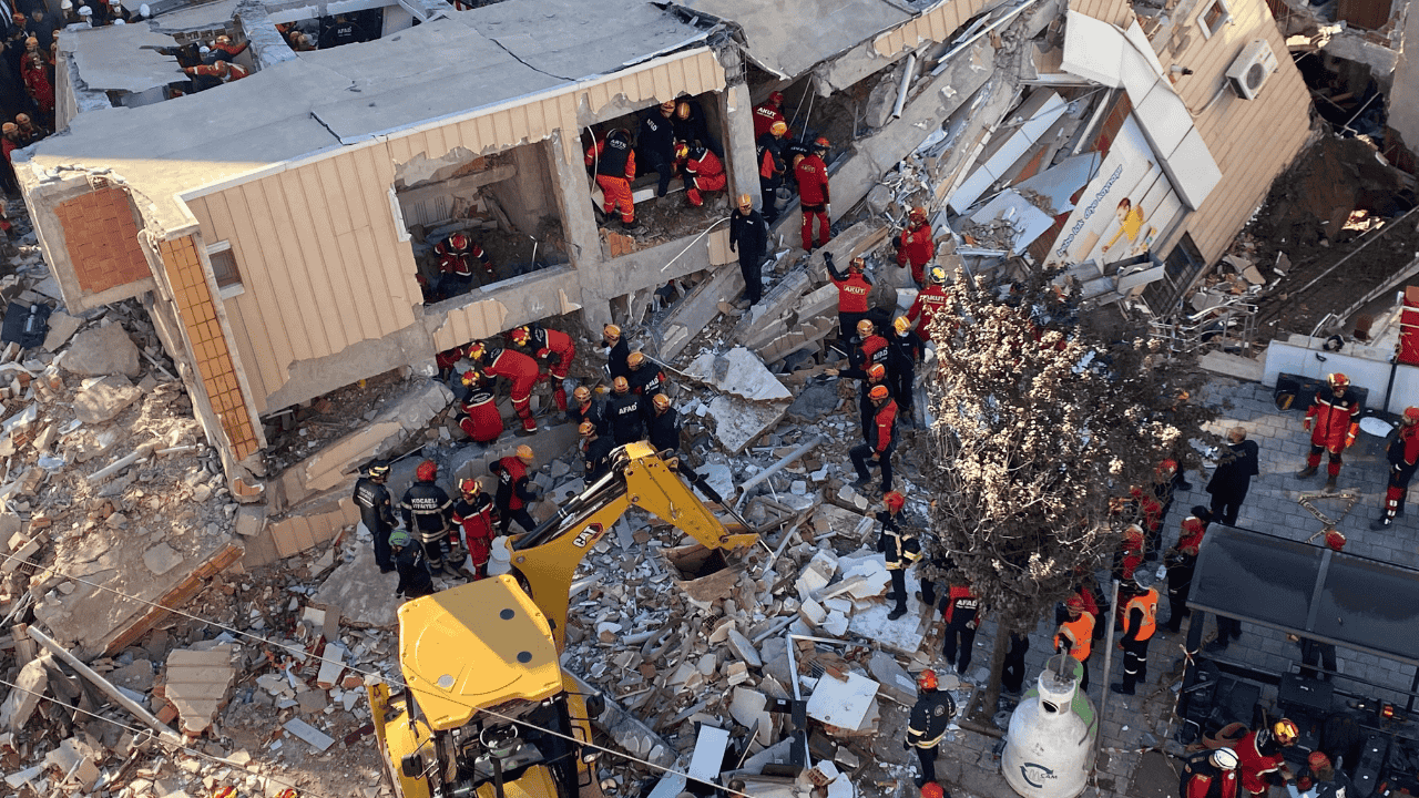 Gebze'de Çöken Binadaki Aile Fertlerinin Kimlikleri Belli Oldu - Sayfa 1